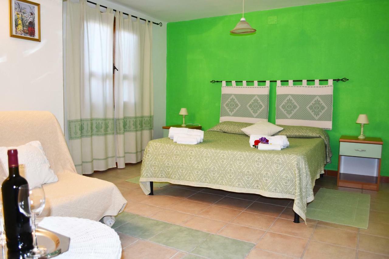 Casa Vacanza Porto Frailis Gia Porto Frailis B&B Àrbatax Eksteriør billede