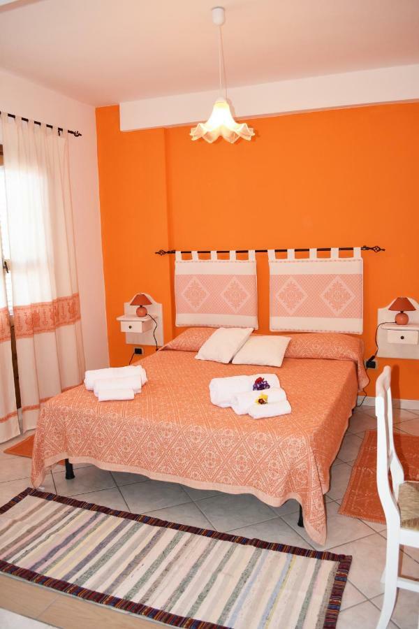 Casa Vacanza Porto Frailis Gia Porto Frailis B&B Àrbatax Eksteriør billede
